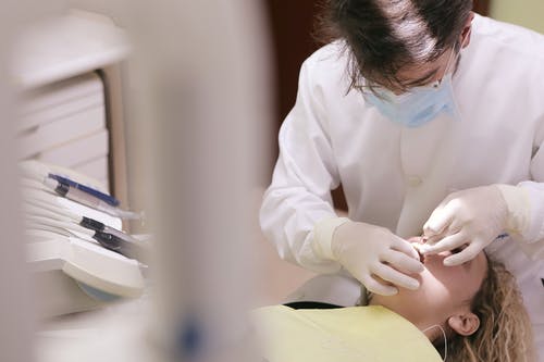 广州种植牙疼吗?手术过程及术后疼痛感受详解