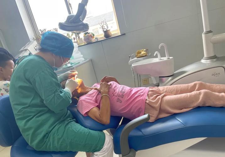 广州看口臭去口腔科还是消化科？一张表讲清到底该挂哪个号